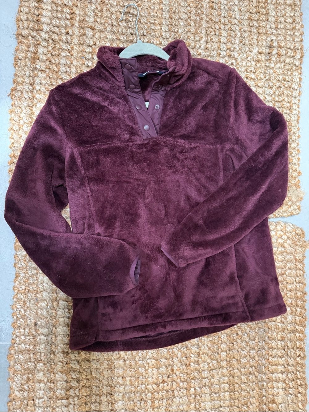Women’s Plush Snap-Front Pullover - Burgundy